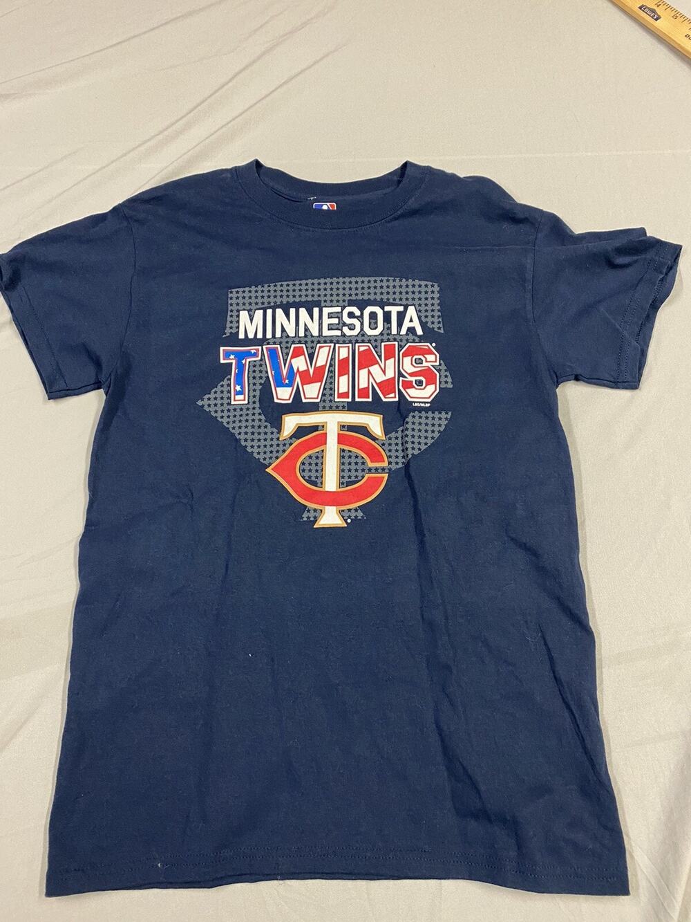 Minnesota Twins T-Shirt Size Small Navy Blue American Flag MLB baseball